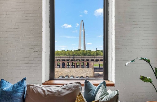Archview Riverfront Loft – Walk to Stadium, Conventions & Casino - Gated Parking