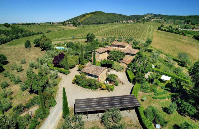 Arco al Poggio, Arceno Rentals Club, Spacious Chianti Apt, Pool, Concierge, WiFi