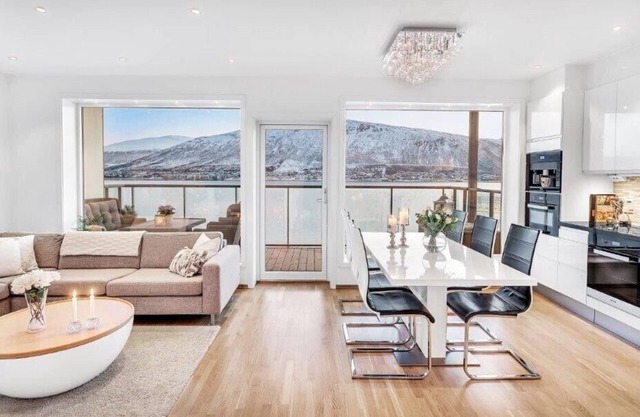 Arctic Panoramic Oasis