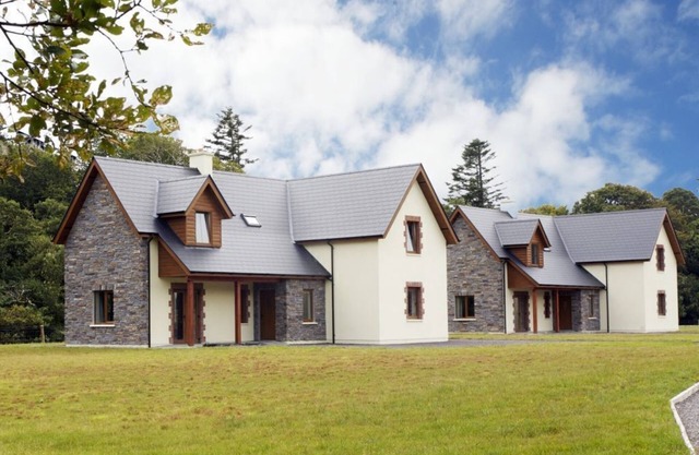 Ardnagashel Woods No 08 - a two story that sleeps 8 guests in 4 bedrooms
