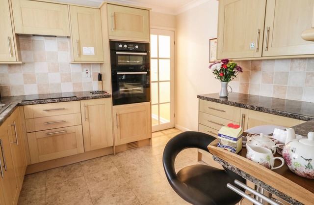 ARDWYN, pet friendly, with a garden in Bala