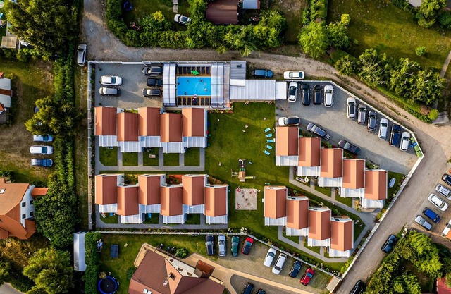 Are you dreaming of a vacation near the sea with access to a pool and sauna? In this vacation home t