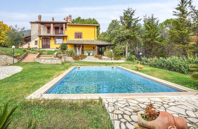 Are you looking for a vacation home with space for several families? Then this house with panoramic