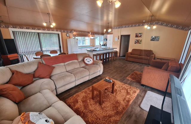 Arias COTTAGE (+ CABIN if avail) large family groups up to 24, Hot Spa pool