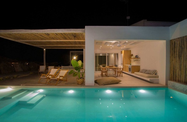 Aristotelia Gi Villas - The Ultimate Poolside Luxury