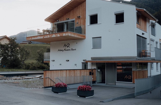 Arlberg Mountain Resort - luxurious app. Vadiesen with terrace