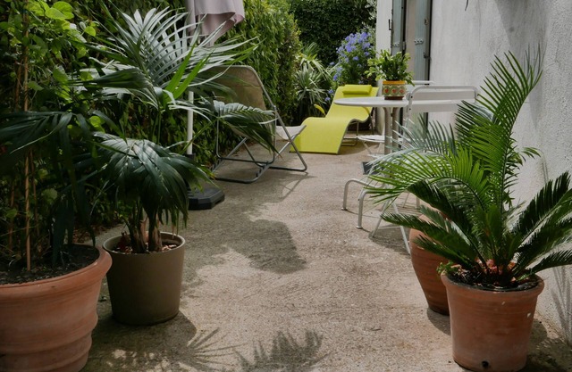 Arles gite, in the countryside and close to the old town (10mn) by car