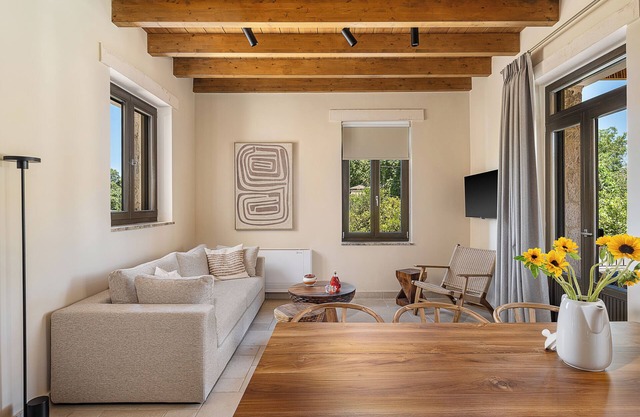 Armenaki Residence