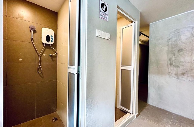 Armenian Guest House by LOLZ for 22pax