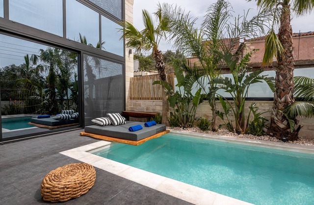 Armenus Villa Complex, private pool, garden, BBQ, modern, Mountain View, quiet.
