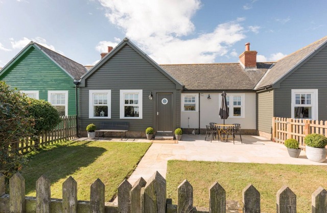 Armstrong 8 - Two Bedroom House, Sleeps 4