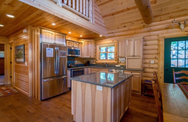 Armstrong Luxury Log Vacation At Windcliff 4 Bedroom Home by RedAwning