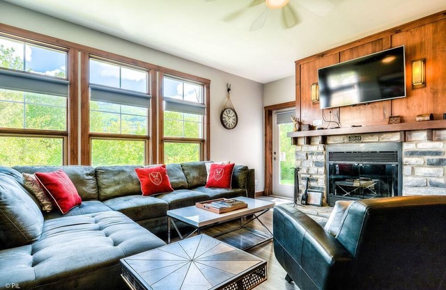 Arnica 209★5 Beds★View★Walk to Mountain★Fireplace