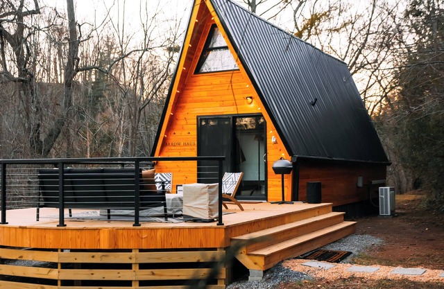 Arrow Haus with Hot Tub