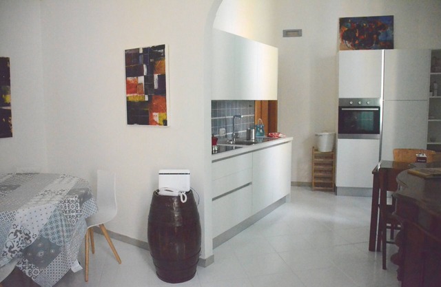 Art at Home: central, lovely and quiet apartment in Salerno