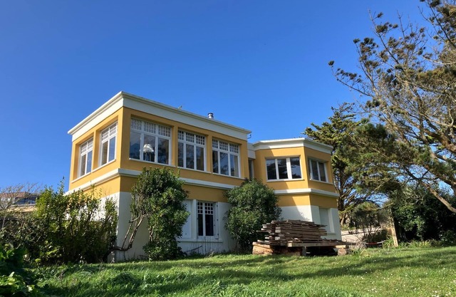 ART DECO VILLA WITH GARDEN, DIRECT ACCESS TO THE BEACH