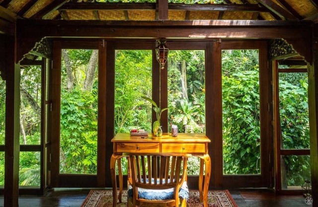 Art river house - Antique tranquil retreat