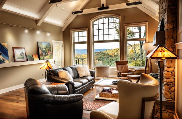 Art & Soul: Stairless Entry/Living + Sauna/Hot Tub