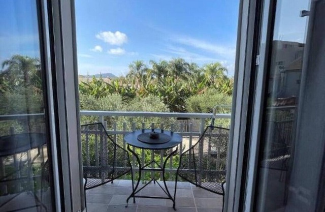 Art Studios Gialova with King Size Bed Garden View Balcony 5" to the beach