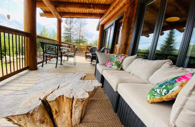 Artemis Log Cabin with Spa & Mountain View
