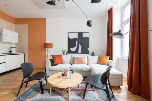 Artful 1BR Suite, City Nearby by HM
