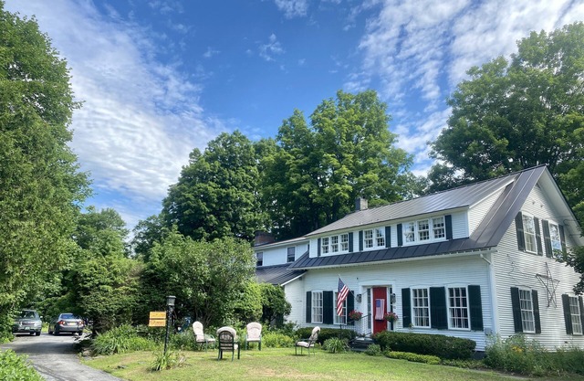 Artful Lodging 1st Fl'r 2 Bedroom Apt in Civil War Infirmary Home Montpelier VT