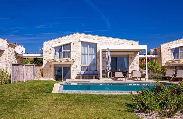 ArtHill eco villas - Villa Louiza with private pool and sea view