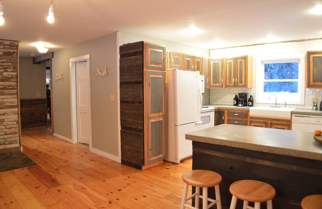 Artisan Ski House for Groups! Killington + Okemo in Minutes. Walk to Long Trail