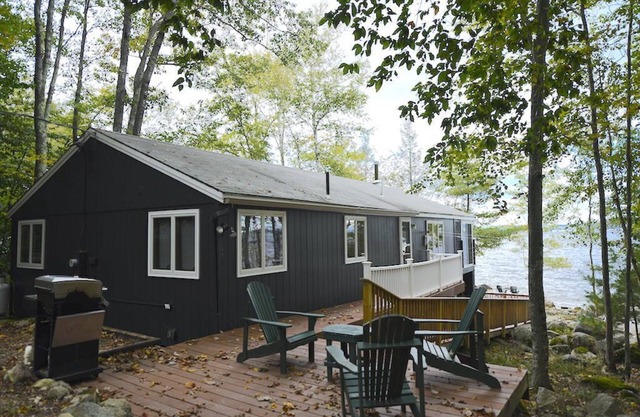 Artist's Haven with Spectacular Sunset Views on Frye Island!