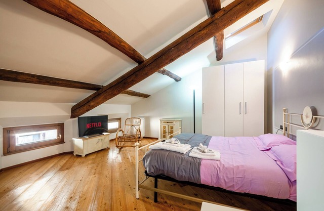 (Artist's Nest) Attic in the Center near the Lake