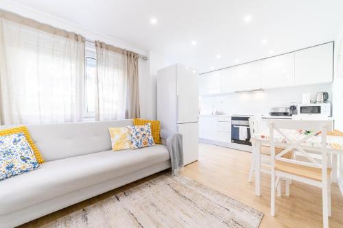 Artistic 2-bedroom apartment with courtyard