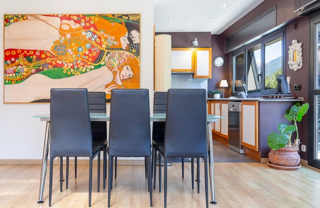 Artistic Duplex with Terrace, 10 min City Center