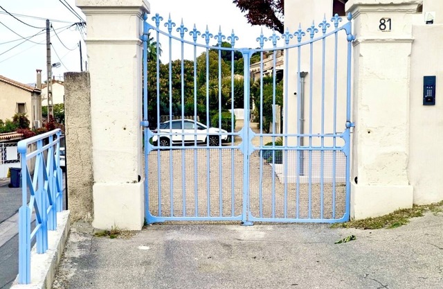 Artists' house. Wide sea and harbor views. And garden with chalet