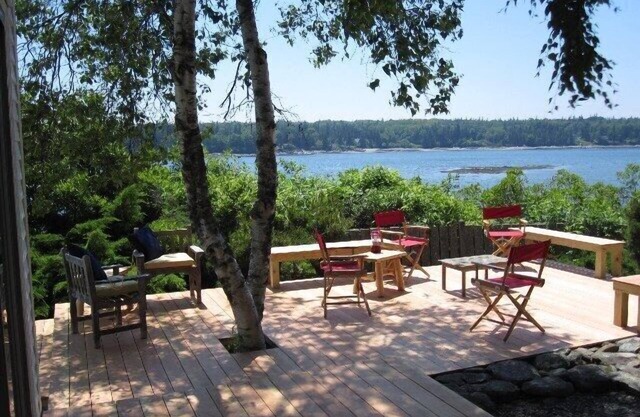 Artists Retreat - Overlooking Northwest Harbor