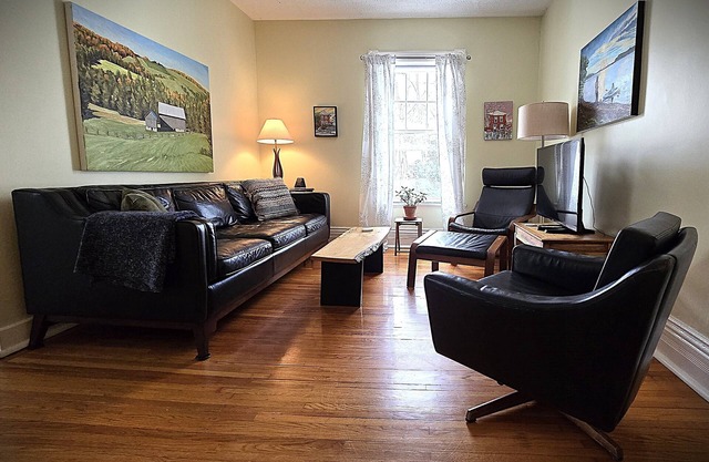 Artsy 2-bedroom century house apartment