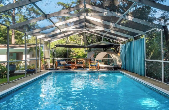 Artsy Oasis w Pool, Tree House, Cottage, Pet -YES