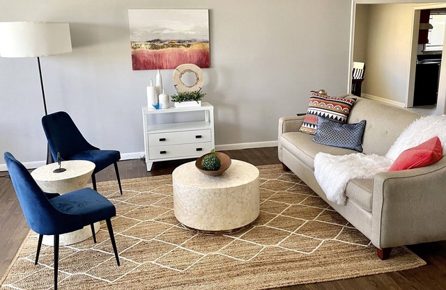 Artsy Ridgeside Retreat on Main St. - 5 mins from Downtown Chatt