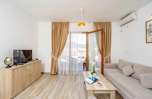 Arvala Apartments - Apartment with Balcony