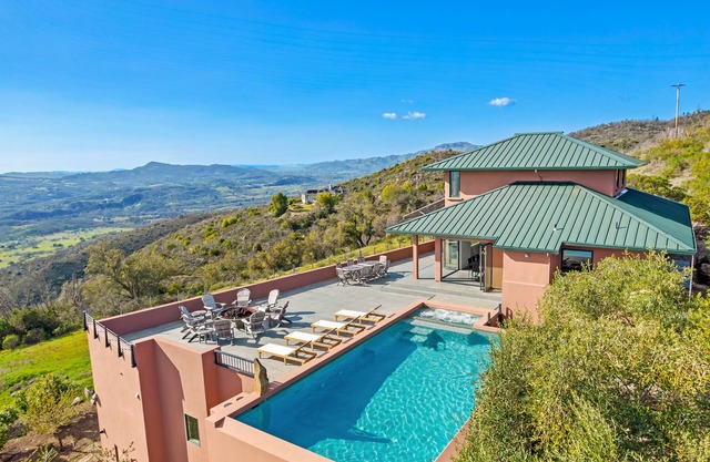 As featured on CBS's Staycation!nnLuxury Retreat Overlooking Sonoma Valley