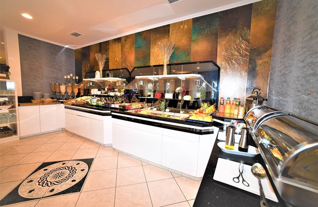 Ascot Hotel
