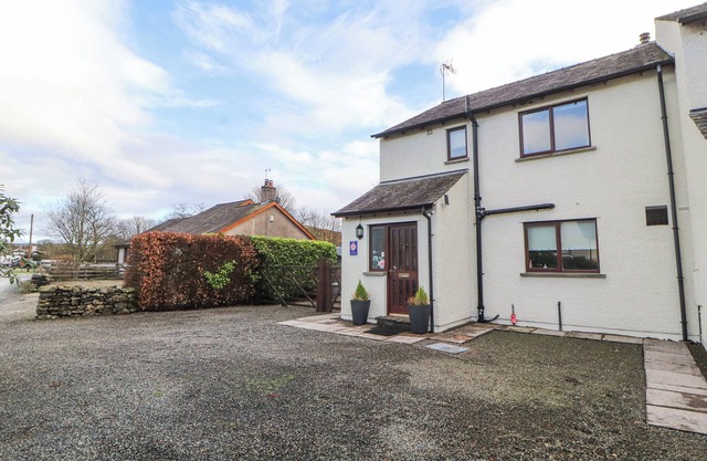 ASH GILL COTTAGE, family friendly, with open fire in Torver