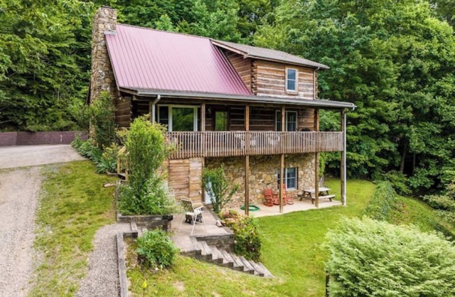 Asheville Log Cabin w/Year-Round Mountain Views!