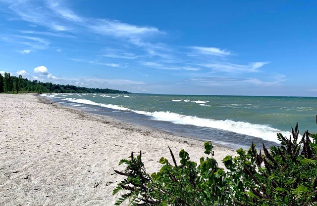 Ashtabula Home Near Walnut Beach + Eateries!