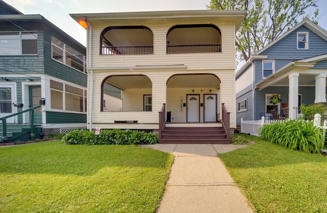 Ashtabula Vacation Rental w/Covered Balcony