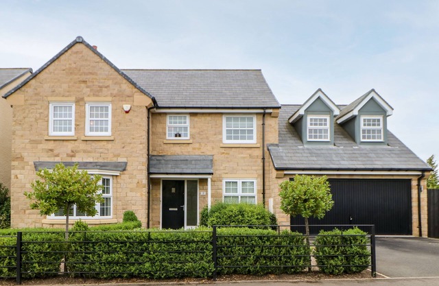 ASHTREE, pet friendly, character holiday cottage in Barnard Castle