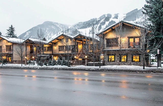 Aspen 1BR Condo prime location