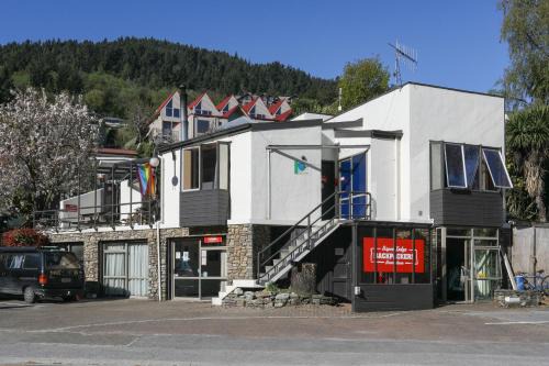 Lodge Backpackers 