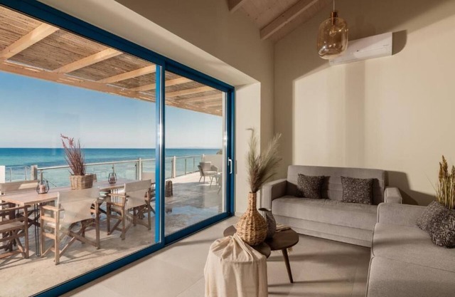 Astarte Villas - Bleu Beach Front Villa with Pool
