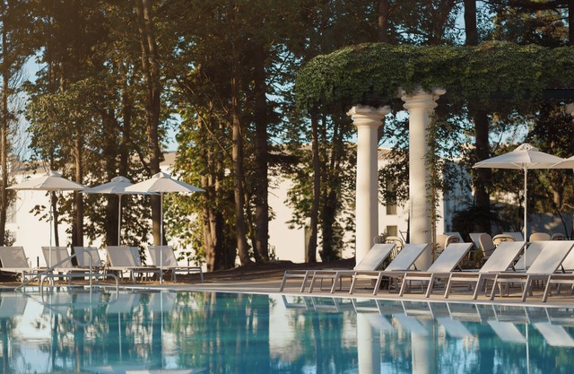 Astor Garden Hotel