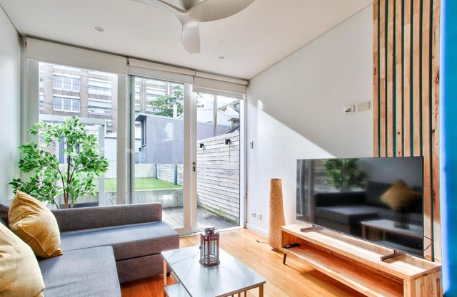 Astounding 3 Bedroom House Surry Hills 2 E-Bikes Included
